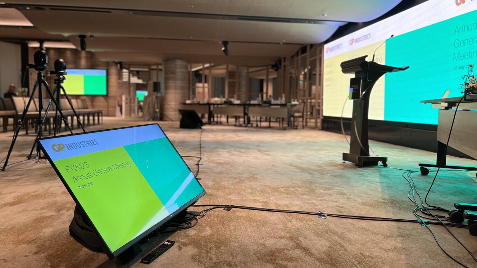 Rent confidence monitors for business conferences and summits