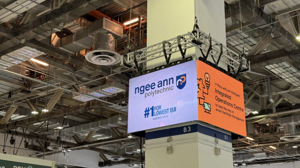 Rigged and suspended LED wall for tradeshow booth for 360 degree visibility