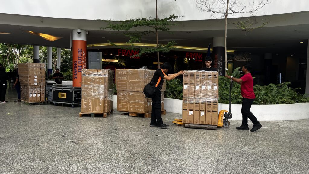 Rows of identical TV screens creating a consistent booth look at NUS Career Fair.